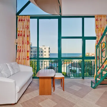 Perla Plaza Hotel 3*