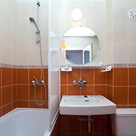 מלון Perla Plaza 3*