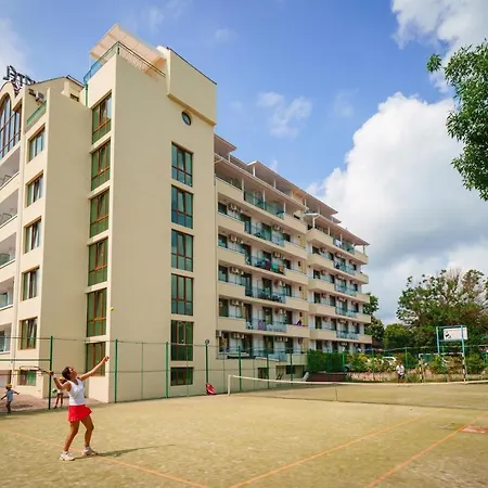 Perla Plaza מלון 3*