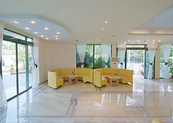 فندق Perla Plaza