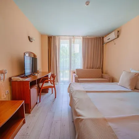 Perla Plaza - 3*