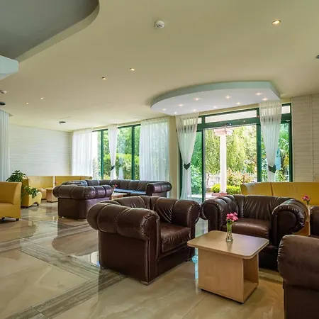 Perla Plaza فندق