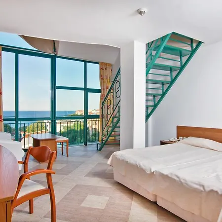 酒店 Perla Plaza 3*