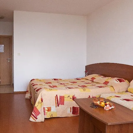 Perla Plaza - 3*