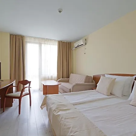 Perla Plaza فندق