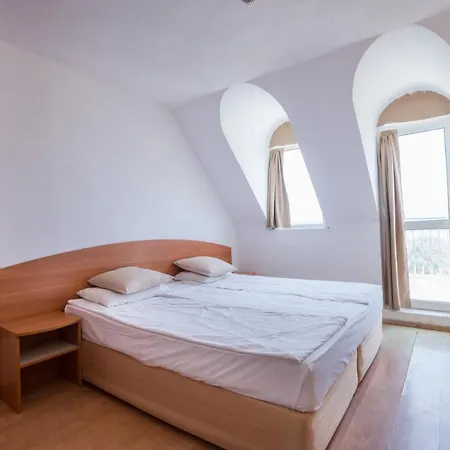 Perla Plaza - 3*