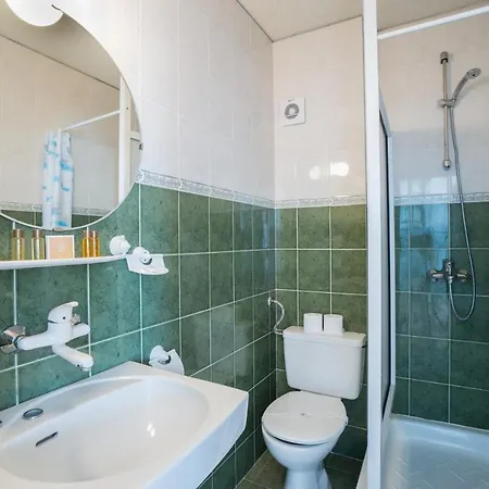 فندق Perla Plaza 3*