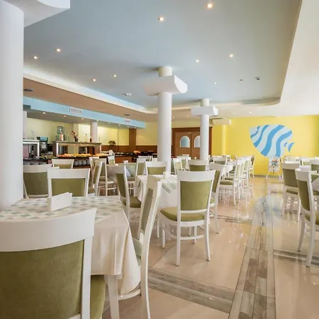 فندق Perla Plaza 3*