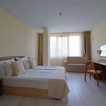 فندق Perla Plaza 3*