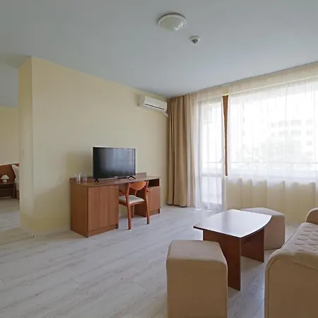 Perla Plaza - 3*