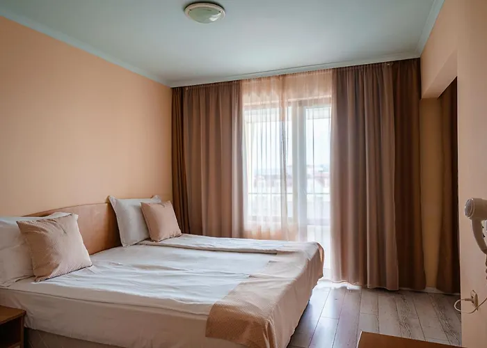 Perla Plaza Ξενοδοχείο 3*