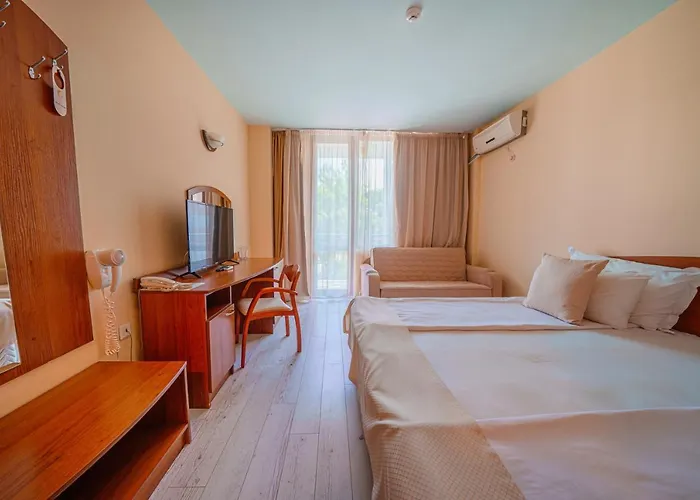 Perla Plaza Hotel 3*