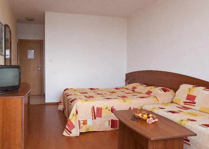 Perla Plaza Hotel 3*