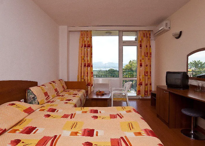 Hotel Perla Plaza Hotel 3*