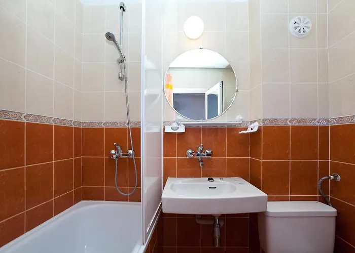 Hotel Perla Plaza Hotel 3*