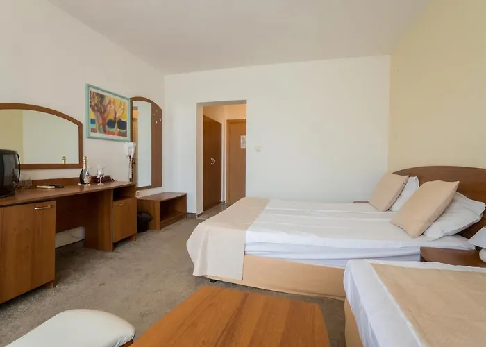 Ξενοδοχείο Perla Plaza 3*