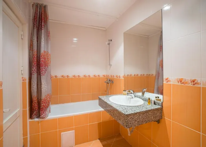 Hotel Perla Plaza Hotel 3*