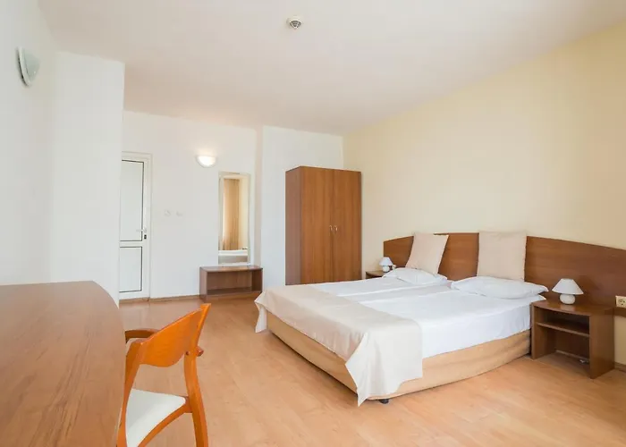 Perla Plaza Hotel 3*