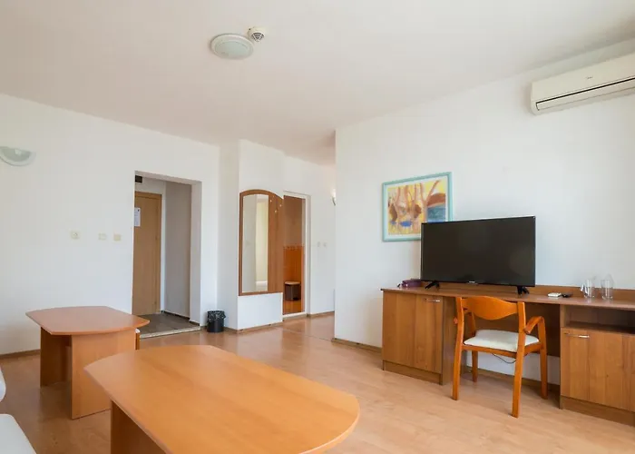 Perla Plaza Hotel Hotel 3*