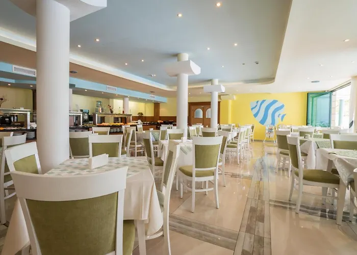 Hotel Perla Plaza Hotel 3*