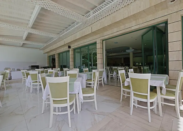 Hotel Perla Plaza Hotel 3*