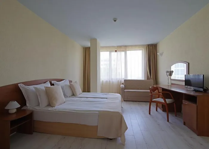 Hotel Perla Plaza Hotel 3*