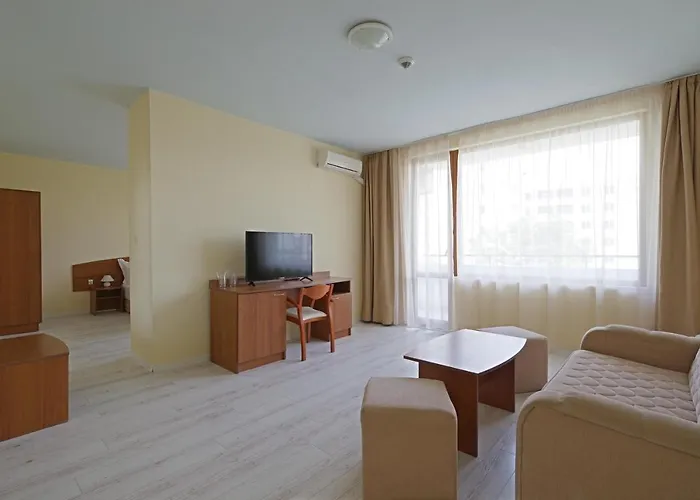 Perla Plaza Hotel 3*