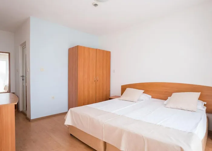 Perla Plaza Hotel 3*